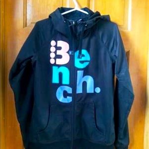 Woman’s Bench Windbreaker/Hoodie
